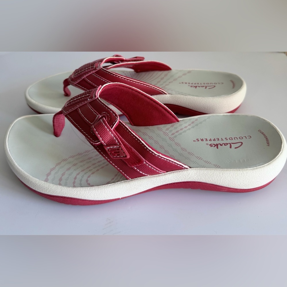 Clarks Red Canvas Strap Flip Flops - Picture 2 of 7